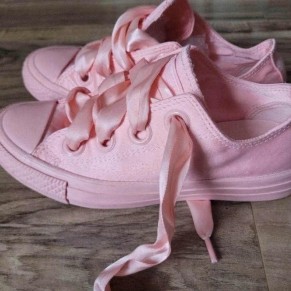 Converse All Star Big Eyelet Ribbon Sneakers Size 5.5